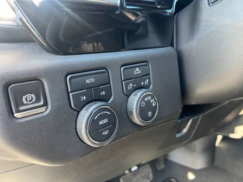 Used 2023 Chevrolet Silverado 1500 LT AWD/4WD image 15