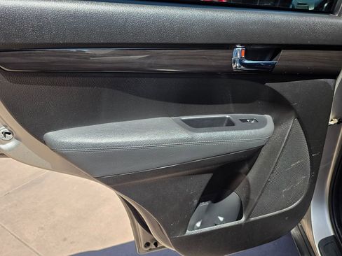 Used 2013 Kia Sorento LX w/ Third Row Pkg image 31