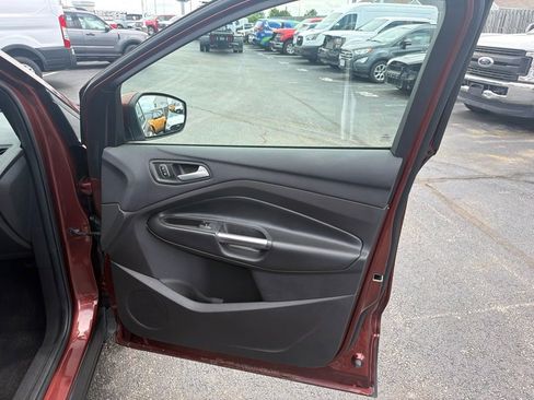 Used 2018 Ford Escape SE w/ SE Sync 3 Package FWD image 34