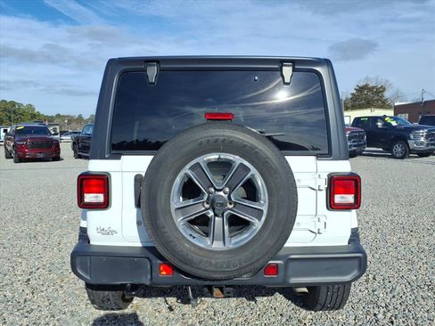 Used 2019 Jeep Wrangler Unlimited Sahara image 15