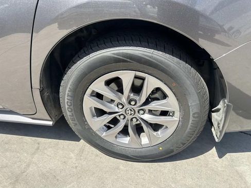 Used 2022 Toyota Sienna LE w/ LE Plus Package AWD/4WD image 6