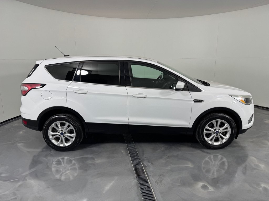 Used 2017 Ford Escape SE AWD/4WD image 4