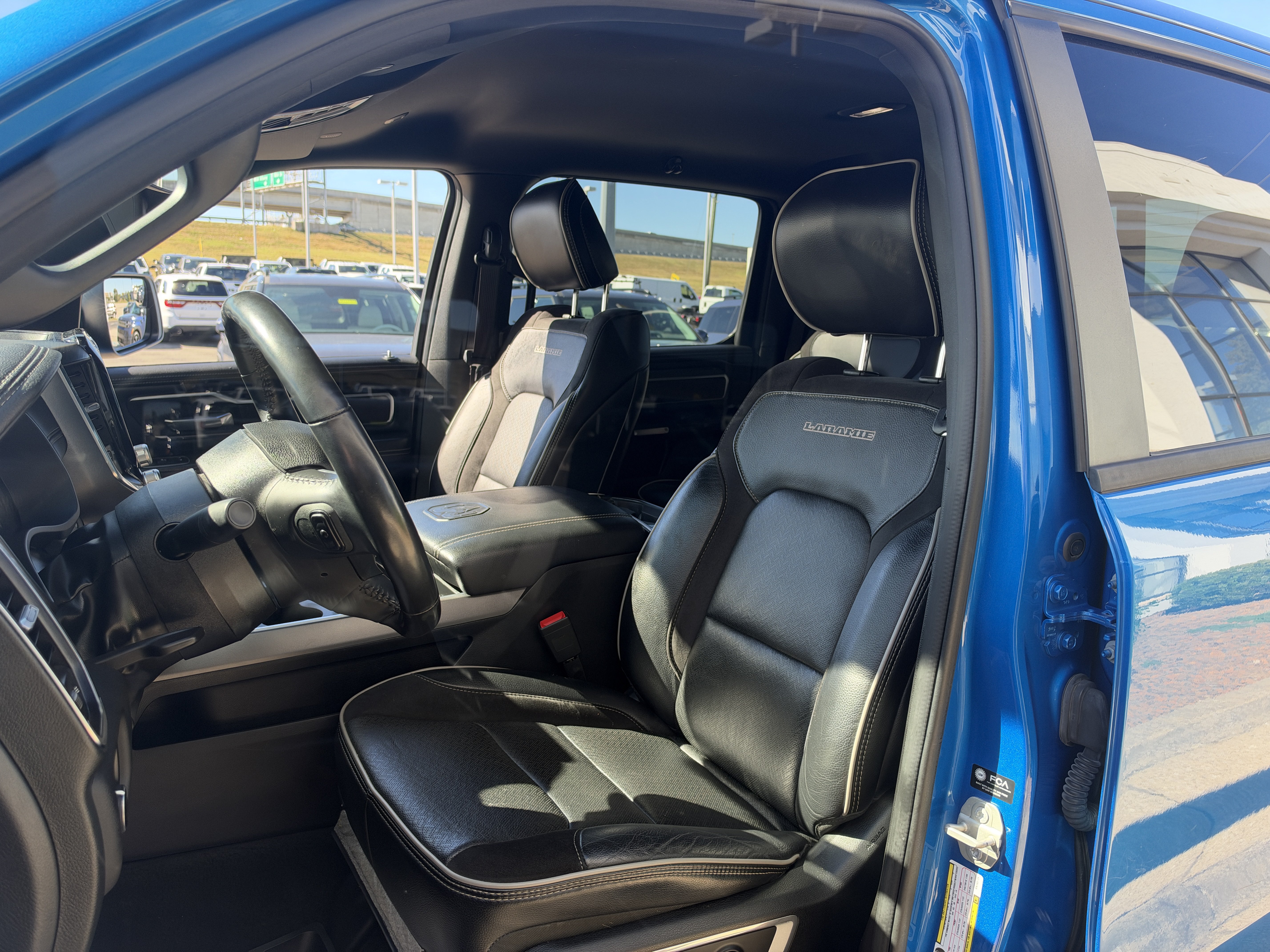 Used 2024 RAM 1500 Laramie AWD/4WD image 33