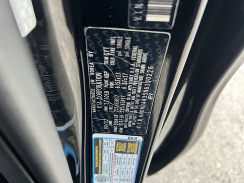 Used 2022 Kia Carnival LX image 28