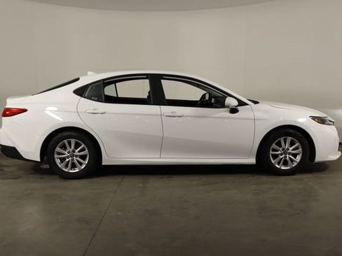 Used 2025 Toyota Camry LE image 36