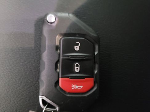 Used 2019 Jeep Wrangler Unlimited Sahara w/ Safety Group AWD/4WD image 32