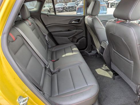 Used 2024 Chevrolet Trax RS w/ Sunroof Package image 13