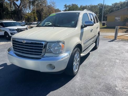 Used 2008 Chrysler Aspen Limited image 4