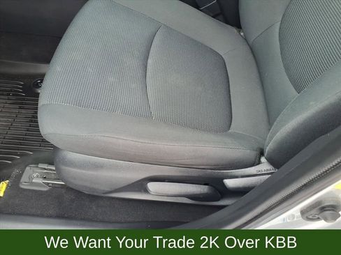 Used 2020 Toyota RAV4 LE image 11