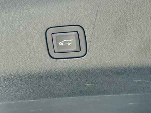 Used 2024 Chevrolet Tahoe High Country AWD/4WD image 29