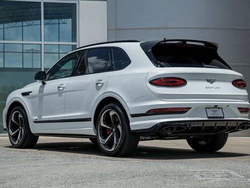 New 2025 Bentley Bentayga image 3