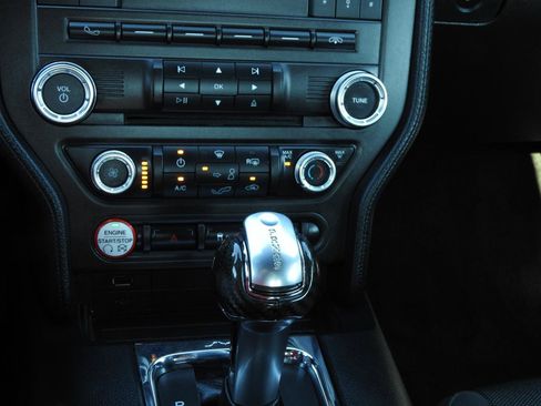 Used 2017 Ford Mustang Coupe RWD image 11