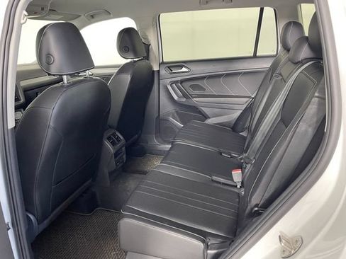 Used 2022 Volkswagen Tiguan SE AWD/4WD image 12