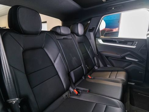 Certified 2026 Porsche Cayenne AWD/4WD image 36