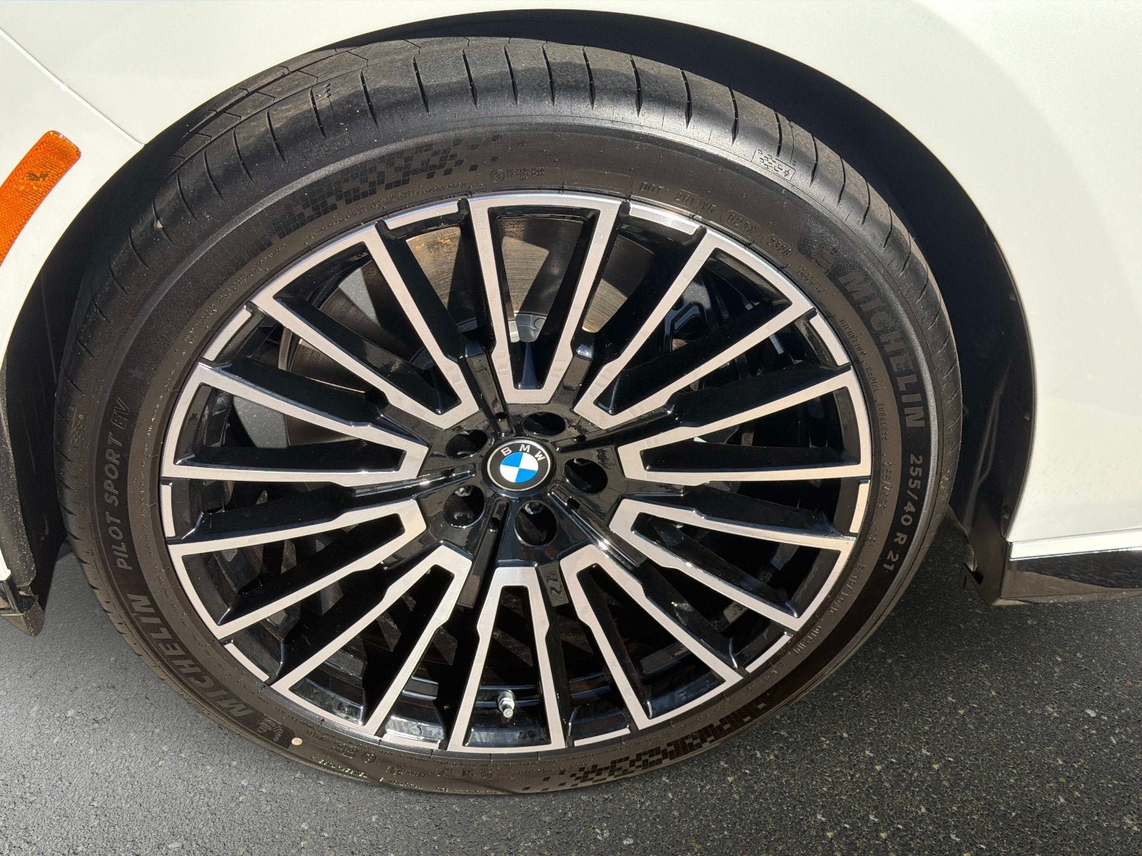 New 2027 BMW i7 xDrive50 w/ Executive Package AWD/4WD image 10