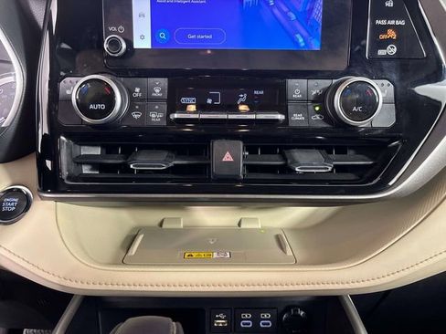 Used 2023 Toyota Highlander XLE AWD/4WD image 22
