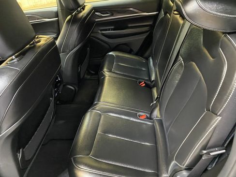 Used 2024 Jeep Grand Cherokee Limited AWD/4WD image 23