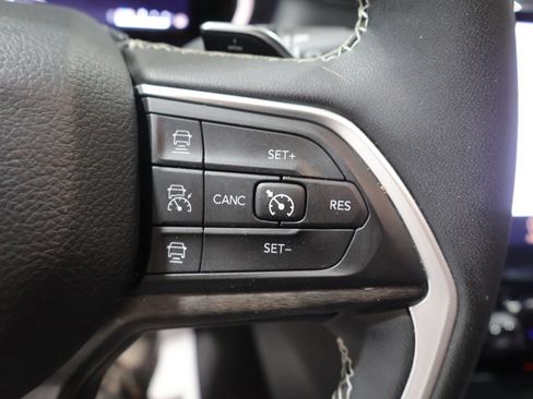 Used 2023 Jeep Grand Cherokee L Limited w/ Luxury Tech Group II AWD/4WD image 35