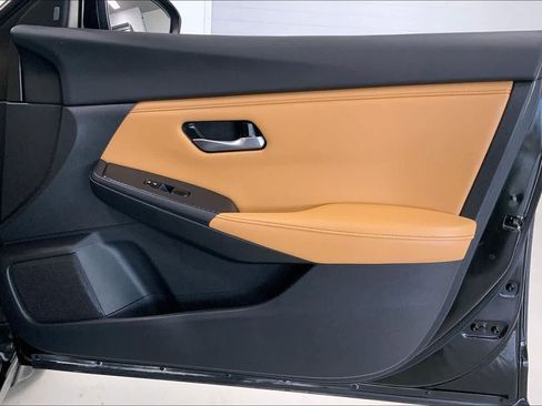 Used 2021 Nissan Sentra SV w/ SV Premium Package image 27