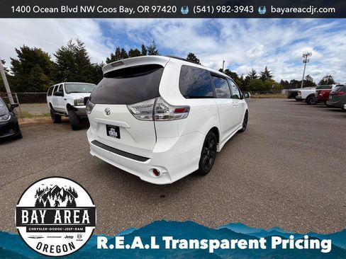 Used 2011 Toyota Sienna SE w/ Preferred Pkg FWD image 4