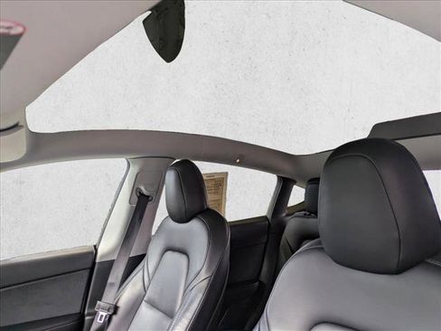 Used 2021 Tesla Model Y Long Range image 16