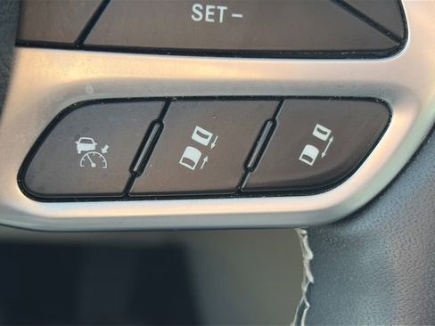 Used 2022 Chrysler Pacifica Touring-L FWD image 45