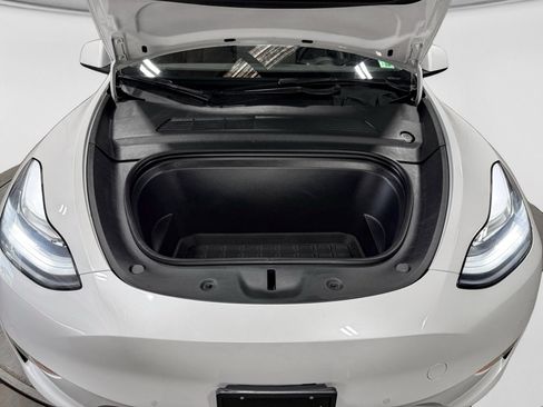 Used 2021 Tesla Model Y Long Range AWD/4WD image 24