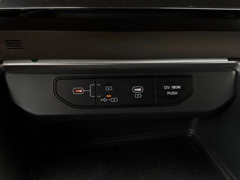 Used 2026 Kia Carnival FWD image 28