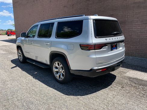 Used 2022 Jeep Wagoneer Series II AWD/4WD image 24
