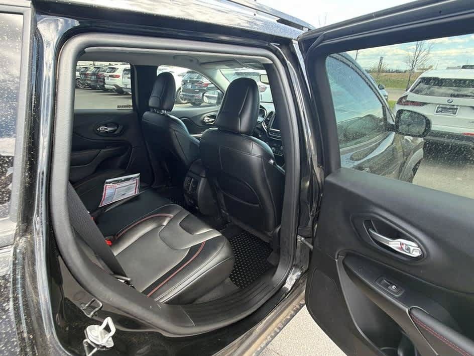 Used 2022 Jeep Cherokee Trailhawk w/ Premium Leather Package AWD/4WD image 25