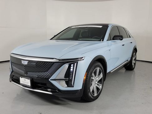 Certified 2024 Cadillac Lyriq Tech RWD image 2