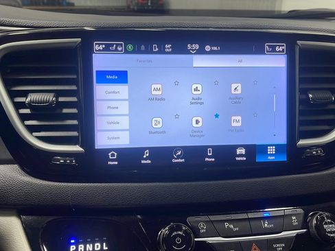 Used 2024 Chrysler Pacifica Touring-L FWD image 9