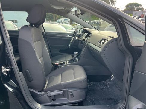 Used 2019 Volkswagen e-Golf SE image 35