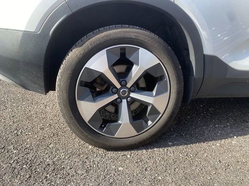 Used 2023 Volvo XC40 B5 Plus image 31