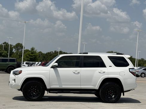 Used 2020 Toyota 4Runner SR5 Premium w/ Moonroof Package AWD/4WD image 3