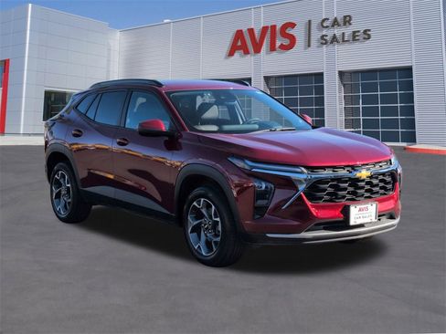 Used 2025 Chevrolet Trax LT w/ LT Convenience Package image 3