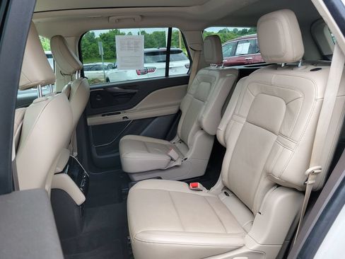 Used 2022 Lincoln Aviator Reserve w/ Equipment Group 201A AWD/4WD image 11