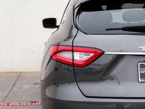 Used 2017 Maserati Levante w/ Luxury Package image 47