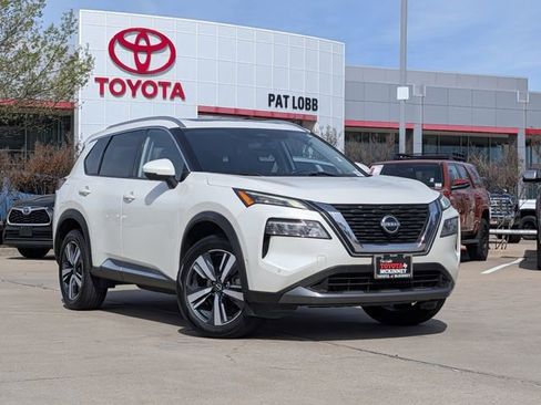 Used 2023 Nissan Rogue SL w/ SL Premium Package image 2