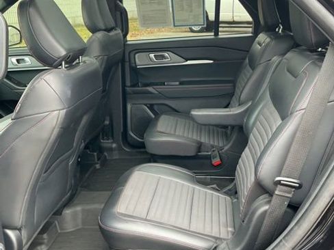 Used 2025 Ford Explorer ST-Line w/ Premium Package image 15