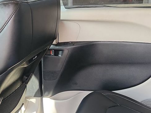 Used 2023 Chrysler Pacifica Touring-L FWD image 26