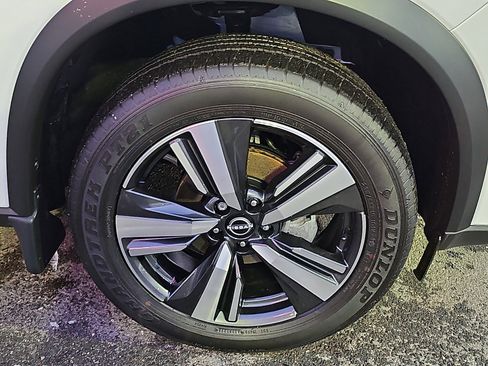 Used 2025 Nissan Rogue SL image 8