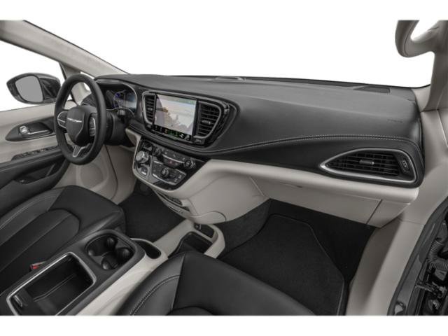 Used 2024 Chrysler Pacifica Limited FWD image 18