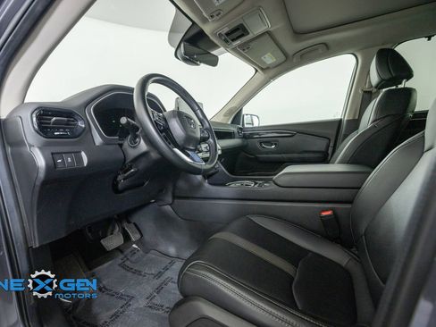 Used 2025 Honda Pilot Touring image 10
