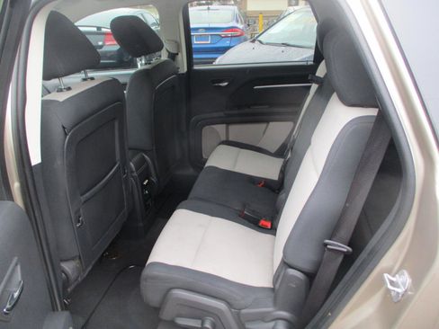 Used 2009 Dodge Journey SXT w/ Rear Seat Video Group I image 9