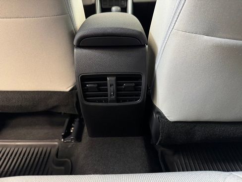 Used 2025 Toyota Corolla Cross L image 16