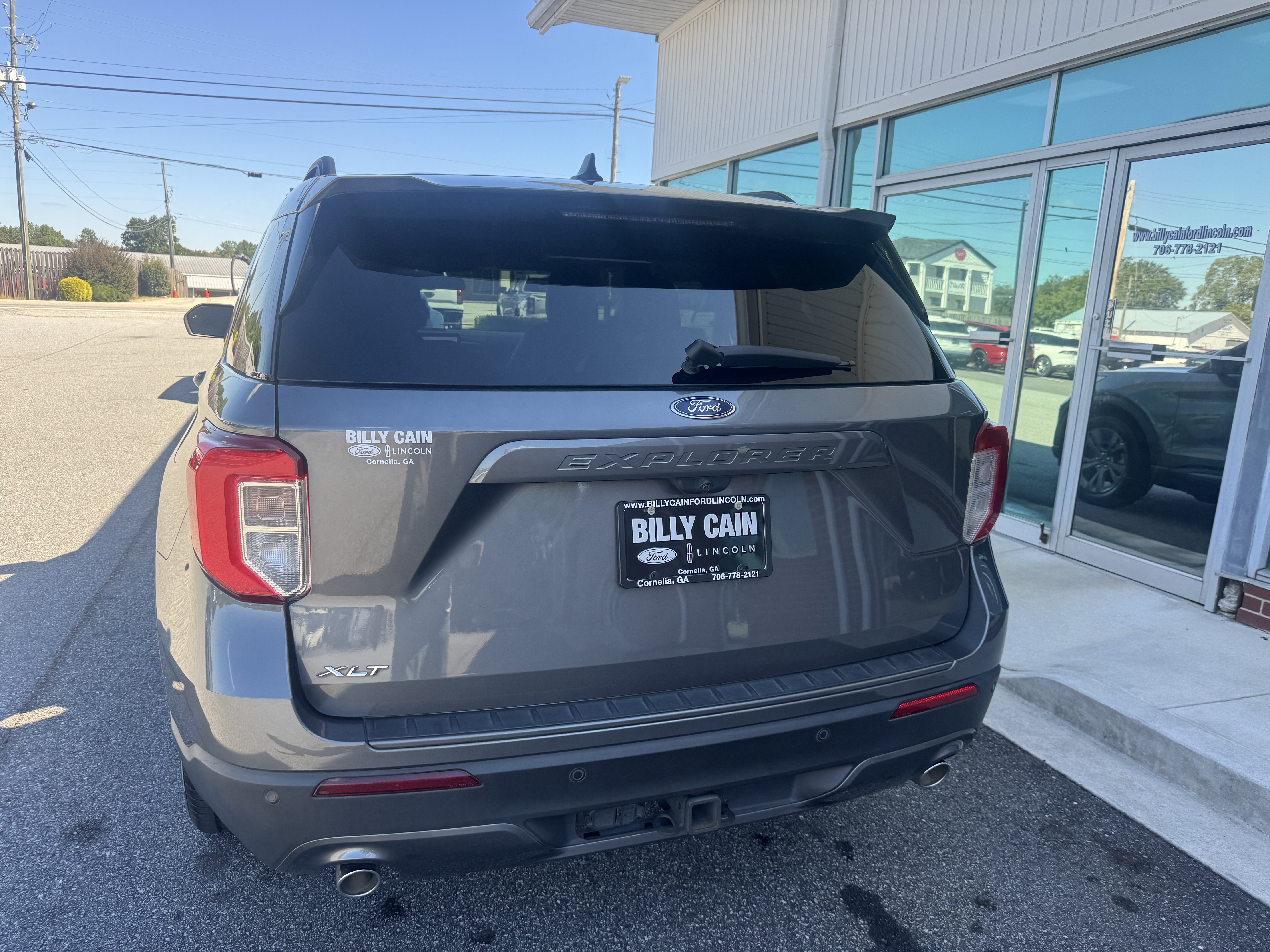 Used 2023 Ford Explorer XLT w/ Equipment Group 202A RWD image 3