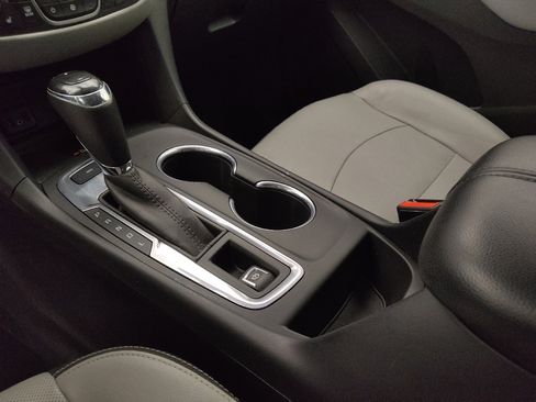 Used 2018 Chevrolet Equinox Premier image 26