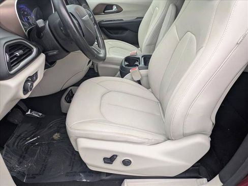 Used 2018 Chrysler Pacifica Touring-L w/ Advanced Safetytec Group FWD image 15