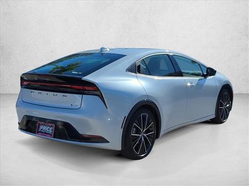 Certified 2025 Toyota Prius XLE image 5